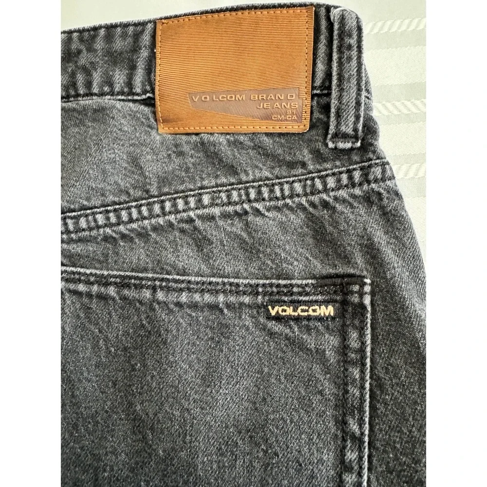Volcom Solver Modern Straight Leg Jeans  Black Denim Mens 32 A19316R7